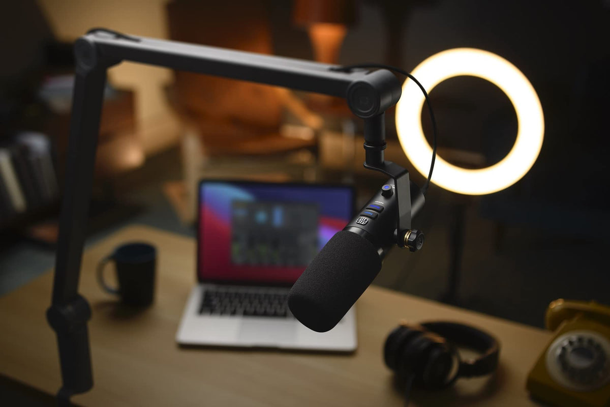 Dynamic USB Microphone with Onboard Effects and Built-in Mixer K23679